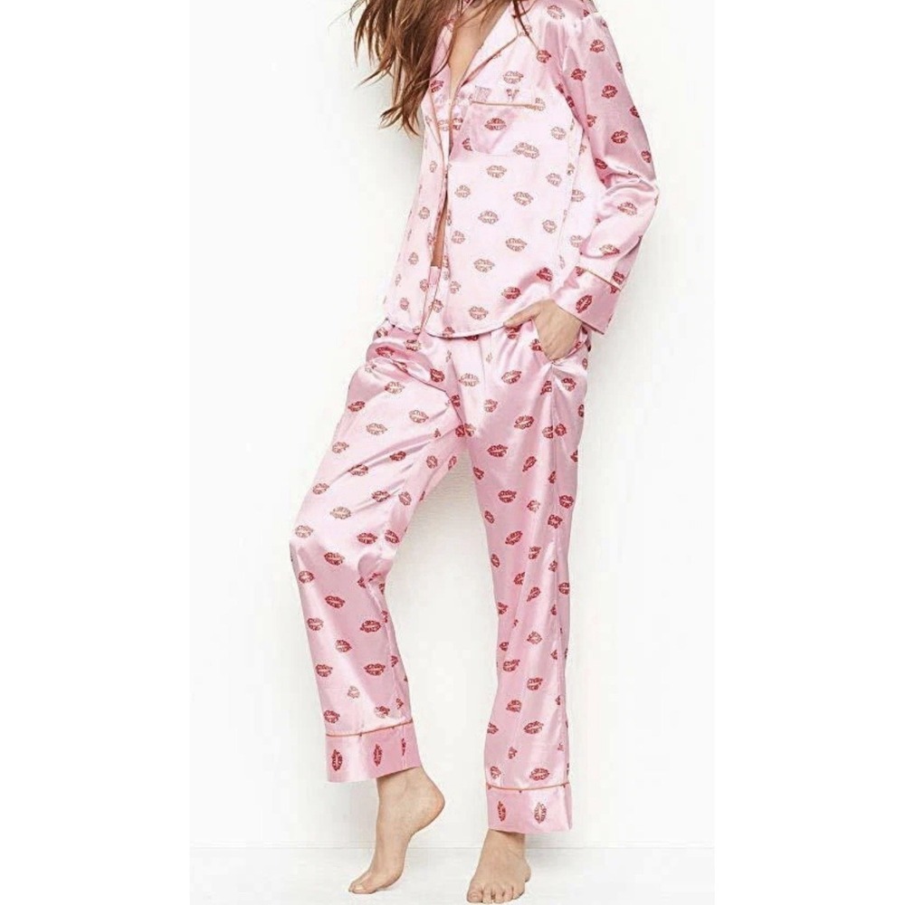 Victoria's Secret Satin Pajama Set 2 PC Pink Red Lips‎ kisses PJ's M